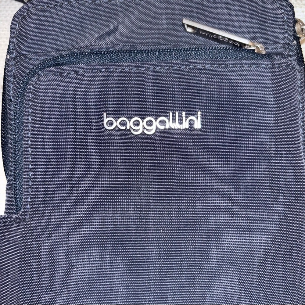 ❤️ Baggallini Women's Securtex Anti-theft Activity Crossbody Bag - Picture 4 of 13